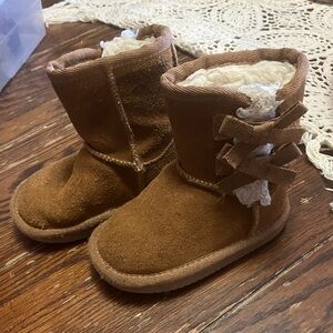 Little girls Sherpa boots by Ugg